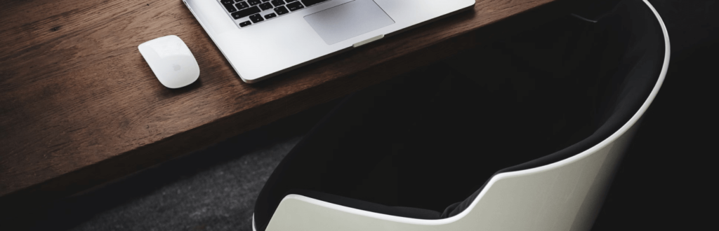 Bureau met laptop